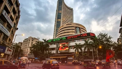 शेयर बाजार में हाहाकार: सेंसेक्स 555 अंक लुढ़का, निफ्टी 23,650 के स्तर से नीचे बंद