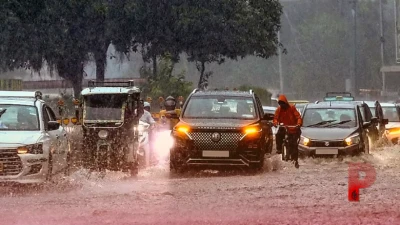 देश के कई राज्यों में मौसम हुआ बेहाल, दिल्ली से बिहार तक भारी बारिश और तेज हवाओं का रेड अलर्ट
