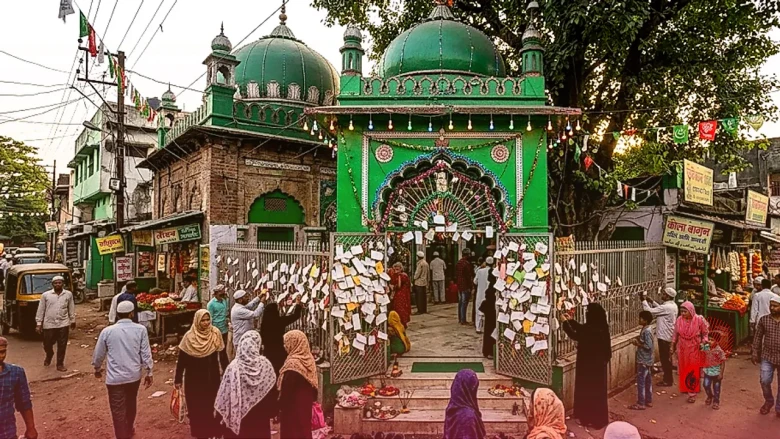 जमशेदपुर: चिट्ठियों में लिखी मुरादें पूरी करते हैं बाबा मस्कीन अली शाह, कालू बागान के मजार पर उमड़ती है भीड़