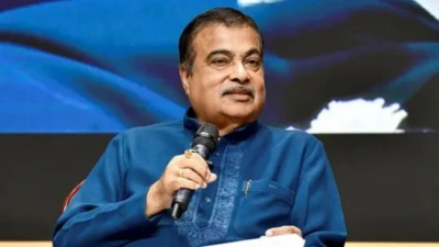 मुंबई ट्रैफिक में फंसी नितिन गडकरी की गाड़ी, मंत्री ने देरी के लिए खुद को माना जिम्मेदार