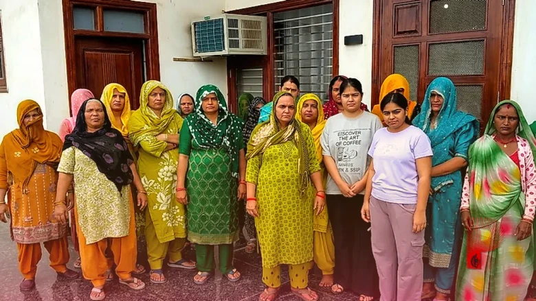 फरीदाबाद के साहूपुरा गांव में कुत्तों का खौफ, दो साल से परेशान ग्रामीणों को अब मिल रही जान से मारने और अपहरण की धमकियां
