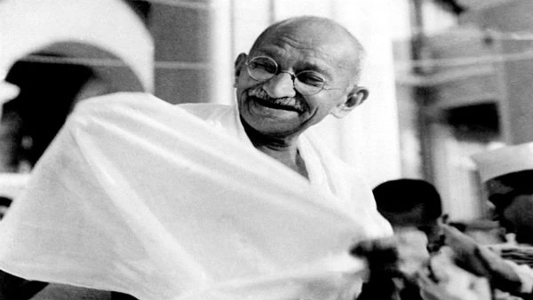 गांधी जयंती पर खादी कपड़ों पर मिलने जा रही है विशेष छूट, बुनकरों को भी होगा बड़ा फायदा
