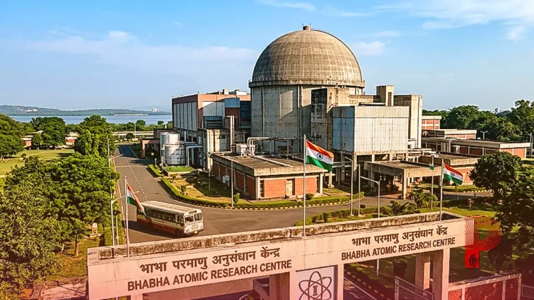 अमेरिका की दोहरी नीति का खेल: भारत पर 100% टैरिफ की तैयारी, लेकिन अपने परमाणु हितों के लिए रास्ता साफ