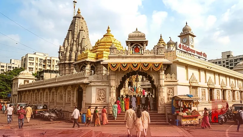दूसरे बच्चे के जन्म से पहले सिद्धिविनायक मंदिर पहुंचे रणवीर-दीपिका, ट्विनिंग लुक में आए नजर