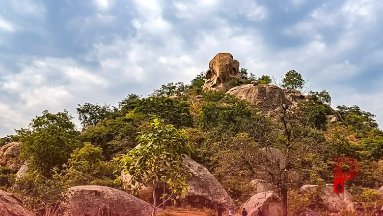 सिरोही की अरावली पहाड़ियों में कुदरत का अनोखा करिश्मा, बिना छैनी-हथौड़े के चट्टान पर उभरी भगवान गणेश की विशाल आकृति