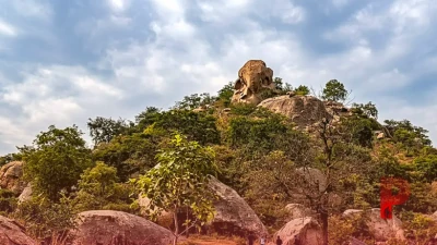 सिरोही की अरावली पहाड़ियों में कुदरत का अनोखा करिश्मा, बिना छैनी-हथौड़े के चट्टान पर उभरी भगवान गणेश की विशाल आकृति