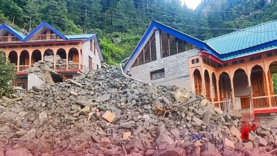 हिमाचल प्रदेश: सैंज घाटी में NHPC टनल से रिसाव के बाद मची तबाही, 2 मकान दबे और घरों में घुसा मलबा
