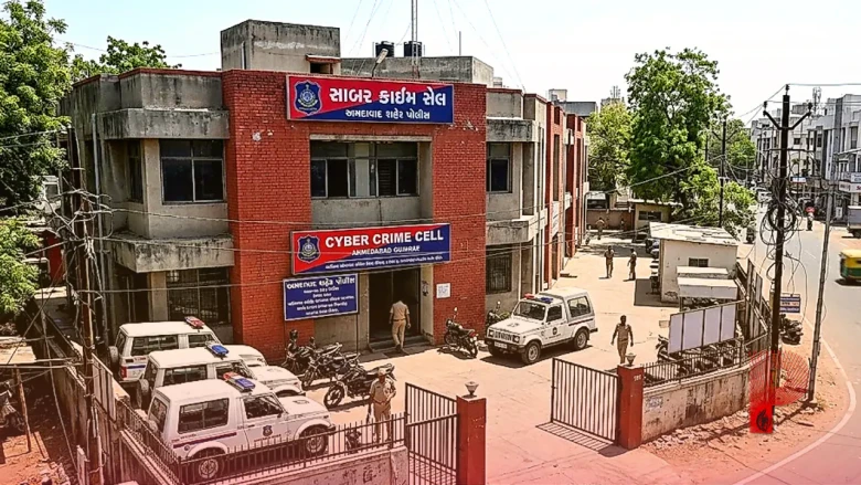 एपीके फाइल भेजकर 6.57 लाख रुपये की साइबर ठगी, अहमदाबाद से तीन आरोपी गिरफ्तार