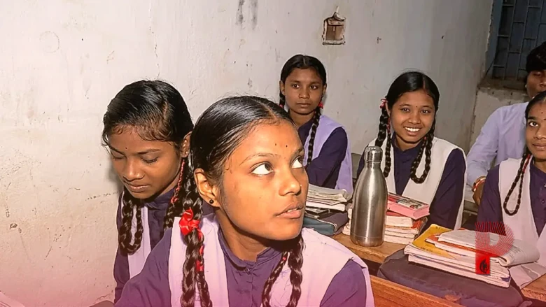 छत्तीसगढ़ में शिक्षा व्यवस्था पर संकट: 50,472 शिक्षकों के पद खाली, कृषि शिक्षक पढ़ा रहे आईटी