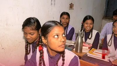 छत्तीसगढ़ में शिक्षा व्यवस्था पर संकट: 50,472 शिक्षकों के पद खाली, कृषि शिक्षक पढ़ा रहे आईटी