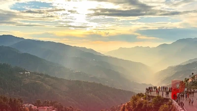 मसूरी में मौसम हुआ सुहाना: सैलानियों की जबरदस्त भीड़ से गुलजार हुई पहाड़ों की रानी