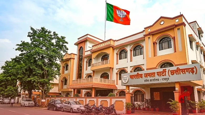 बीजेपी का बड़ा फेरबदल: स्मृति ईरानी को मिली छत्तीसगढ़ की कमान, हरीश द्विवेदी बिहार के प्रभारी
