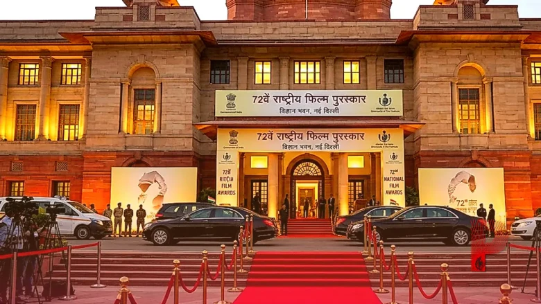 72वें राष्ट्रीय फिल्म पुरस्कार में यामी गौतम का सादगी भरा जलवा, काली साड़ी और सुनहरे झुमकों ने बटोरी सुर्खियां