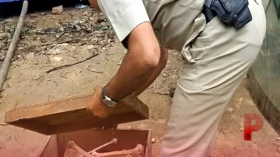 दिल्ली में कबाड़ के डिब्बे से मिला 'कंकाल', स्कूल से आए सामान की जांच में जुटी पुलिस