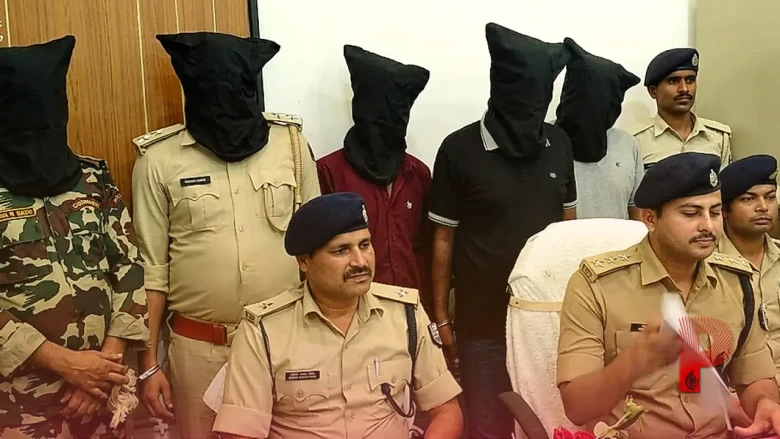 सासाराम में पुलिस की वर्दी पहनकर लूटपाट करने वाला गैंग सक्रिय, 5 अपराधी हथियारों के साथ गिरफ्तार