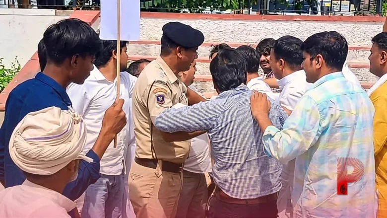 जयपुर: 'वोट चोरी' के विरोध में कांग्रेस का प्रदर्शन बना अखाड़ा, कार्यकर्ताओं में हुई जमकर मारपीट