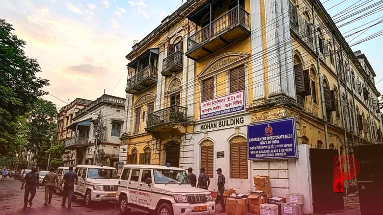 पश्चिम बंगाल में ED का बड़ा एक्शन, टीएमसी के पूर्व मंत्री से जुड़े 15 ठिकानों पर छापेमारी