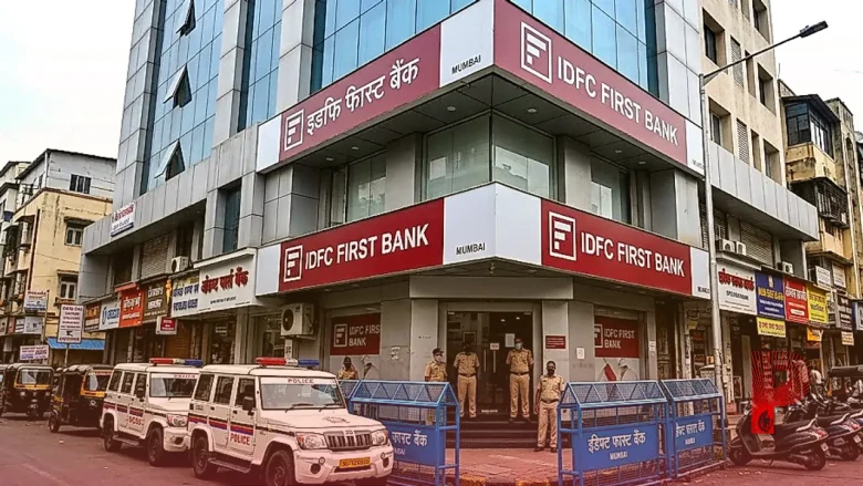 IDFC फर्स्ट बैंक घोटाला: 645 करोड़ की मनी लॉन्ड्रिंग मामले में ED की बड़ी कार्रवाई, 14 ठिकानों पर छापेमारी