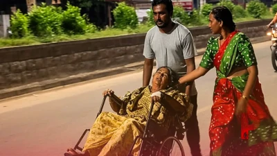 तेलंगाना: अस्पताल की लापरवाही पर फूटा बेटे का गुस्सा, बीमार मां को 2 किलोमीटर व्हीलचेयर पर खींचकर पहुंचा विधायक के घर