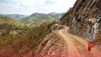 कांकेर: बुनियादी सुविधाओं से वंचित गांव, ग्रामीणों ने खुद पहाड़ काटकर बनाया रास्ता