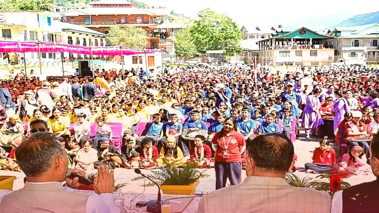 व्यवस्था परिवर्तन पर CM सुक्खू से छात्र ने पूछा तीखा सवाल, तो मिला यह जवाब
