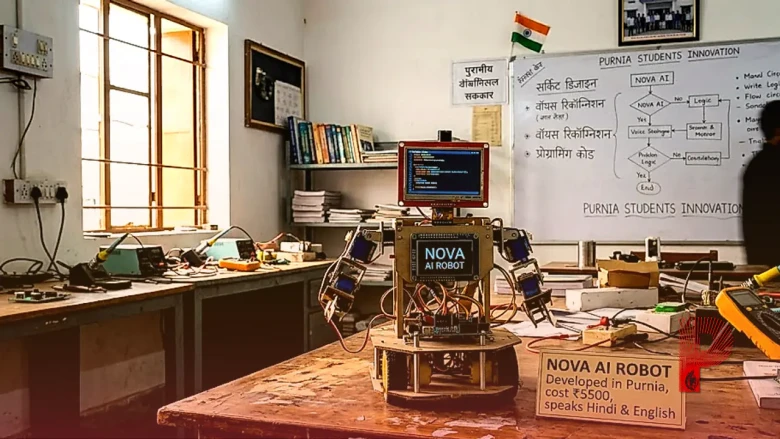 पूर्णिया के छात्रों का कमाल: महज 5500 रुपये में तैयार किया AI रोबोट 'नोवा', हिंदी-अंग्रेजी में करेगा हर बात
