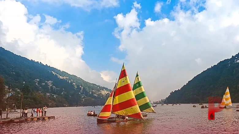 नैनीताल में उमड़ा पर्यटकों का सैलाब, लंबे वीकेंड पर सैलानियों से गुलजार हुआ पहाड़