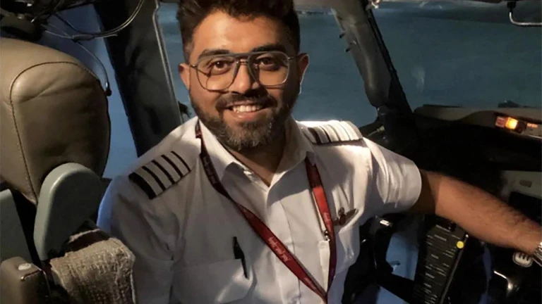 स्मित मचार: वह भारतीय पायलट जिसने 180 यात्रियों की जान बचाकर नाकाम की विमान हाईजैकिंग