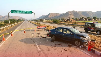 अलवर में पुरानी दुश्मनी में खूनी खेल: युवक की हत्या कर कार से सड़क पर फेंका, परिजनों ने एक आरोपी को दबोचा