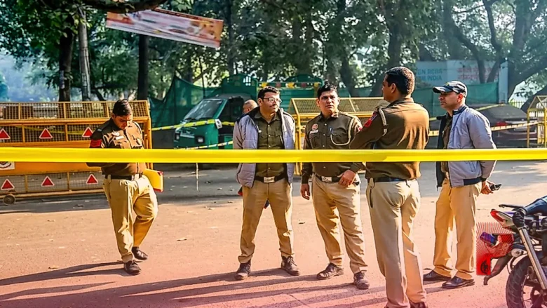दिल्ली में पुलिस और अपराधियों में जबरदस्त मुठभेड़: 26 राउंड चली गोलियां, दो आरोपी घायल
