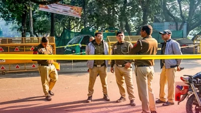 दिल्ली में पुलिस और अपराधियों में जबरदस्त मुठभेड़: 26 राउंड चली गोलियां, दो आरोपी घायल