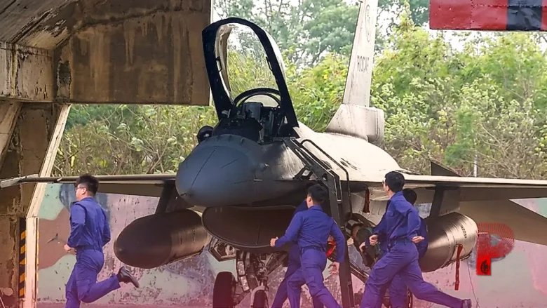 चीन की बढ़ती चुनौतियों के बीच ताइवान को मिली बड़ी ताकत, 25 साल बाद बेड़े में शामिल हुए अत्याधुनिक F-16 फाइटर जेट