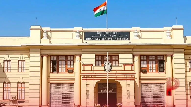 बिहार विधान परिषद चुनाव में बिखरा महागठबंधन, 8 सीटों पर अपनों के खिलाफ ही ताल ठोक रहे दिग्गज