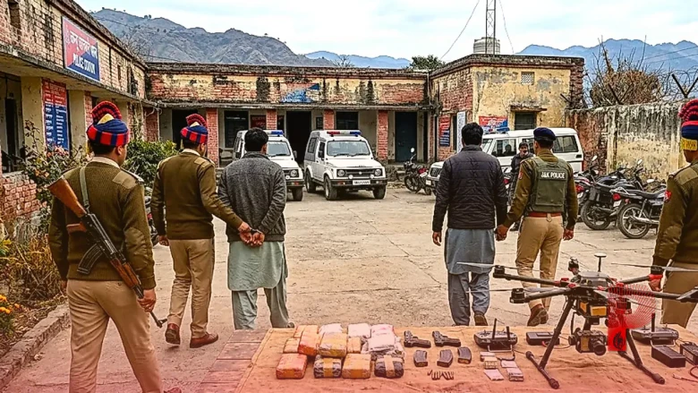 जम्मू में ड्रग्स और हथियारों के नेटवर्क का पर्दाफाश, ड्रोन से तस्करी करने वाले दो आरोपी गिरफ्तार