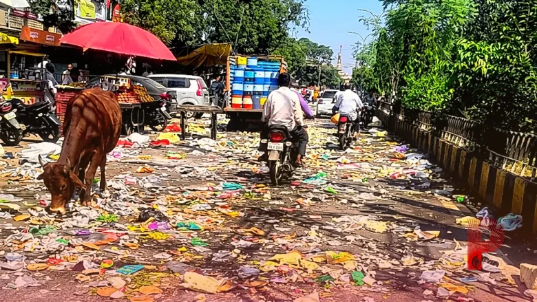 मंदसौर में सफाई कर्मचारियों की हड़ताल से बेहाल शहर, सड़कों पर लगा 600 टन कचरे का अंबार
