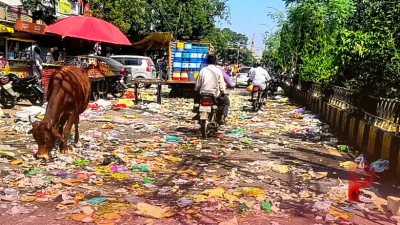मंदसौर में सफाई कर्मचारियों की हड़ताल से बेहाल शहर, सड़कों पर लगा 600 टन कचरे का अंबार