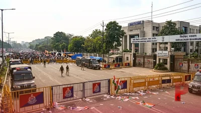 भोपाल में चुनाव आयोग के खिलाफ कांग्रेस का जोरदार प्रदर्शन, सड़क पर बैठकर दिग्विजय और जीतू पटवारी ने की इस्तीफे की मांग