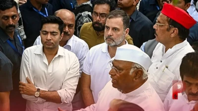 राहुल गांधी का लगातार तीसरे दिन सड़क पर शक्ति प्रदर्शन, हजारों समर्थकों के साथ राजघाट पहुंचे विपक्षी नेता