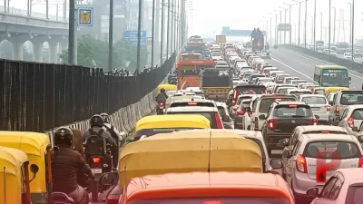नोएडा-दिल्ली जाने वालों के लिए अलर्ट: कल एक्सप्रेस-वे पर बढ़ सकती है मुसीबत, ट्रैफिक पुलिस ने जारी की एडवाइजरी