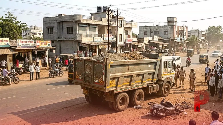 अहिल्यानगर में डंपर का कहर, युवती ने फुर्ती दिखाकर मौत को दी मात