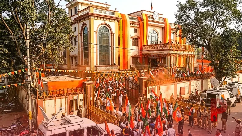 उपचुनावों में बीजेपी की शानदार जीत पर स्मृति ईरानी का पलटवार, कहा- लोकतंत्र ने भीड़तंत्र को हराया