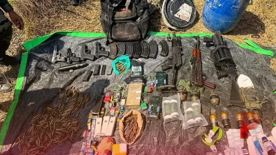 सोपोर में चट्टान के नीचे दबे मिले घातक हथियार, 3 रिमोट कंट्रोल IED समेत भारी जखीरा बरामद