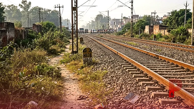 सोशल मीडिया रील का घातक जुनून: कोबरा से स्टंट करने वाले युवक की मौत, पटरी पर रील बनाते जान गंवा बैठा दूसरा लड़का