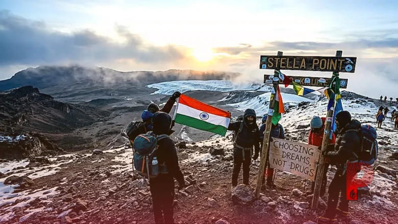 पिता के निधन के बाद IAS सोनल गोयल ने किलिमंजारो पर फहराया तिरंगा, नशा छोड़ सपने चुनने का दिया संदेश
