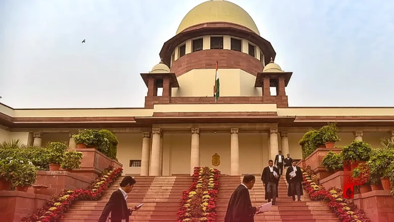 दिल्ली में विपक्षी नेताओं की हिरासत मामला पहुंचा सुप्रीम कोर्ट, रविवार को होगी विशेष सुनवाई