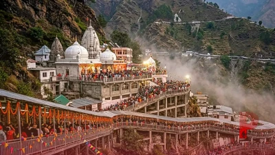 शारदीय नवरात्रि: माता वैष्णो देवी और सुकराला माता मंदिर में उमड़ा आस्था का जनसैलाब, भक्तों की लंबी कतारें