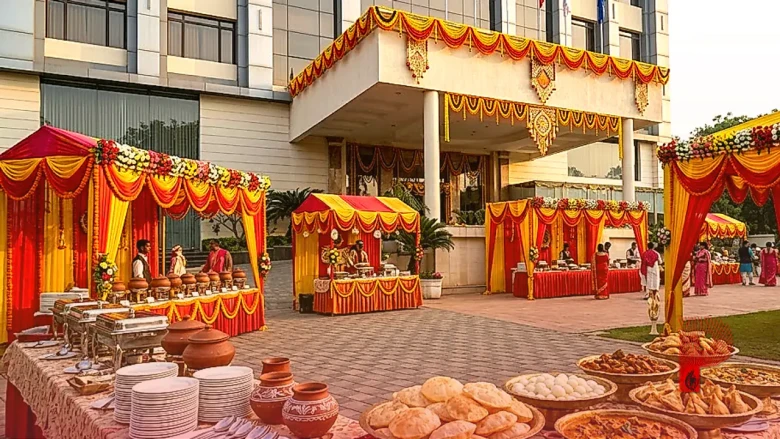 बिलासपुर में दुर्गा पूजा की धूम: आनंदा इंपीरियल होटल में 50 से अधिक बंगाली पकवानों का खास फूड फेस्टिवल