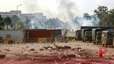 पाकिस्तान में जारी है भारी सियासी घमासान, इमरान खान के समर्थकों और पुलिस के बीच खूनी संघर्ष