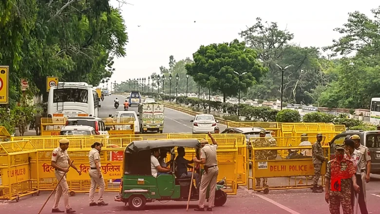 इंडिया ब्लॉक का सुप्रीम कोर्ट तक मार्च: दिल्ली में सुरक्षा का कड़ा पहरा, 6 मेट्रो स्टेशन हुए बंद