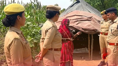 आगरा में पुलिस का मानवीय चेहरा: जंगल में बासी रोटी खा रही बुजुर्ग को देख पसीजा ACP का दिल